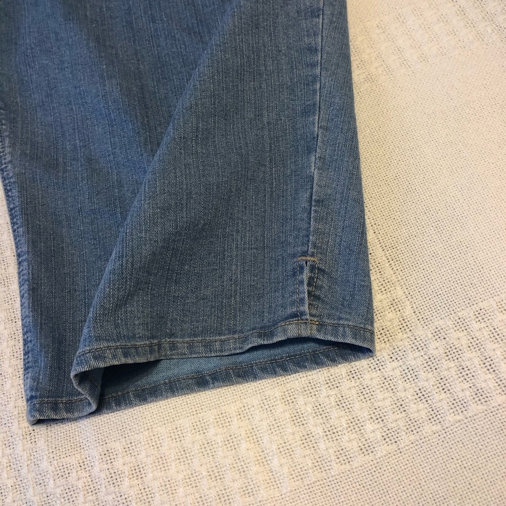 Women’s shorts - Picture 3 of 9